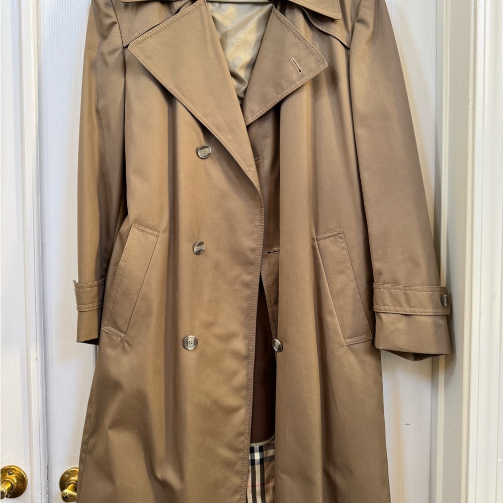 Classic Tan Trench Coat weatherproof, waterproof with removable wool lining